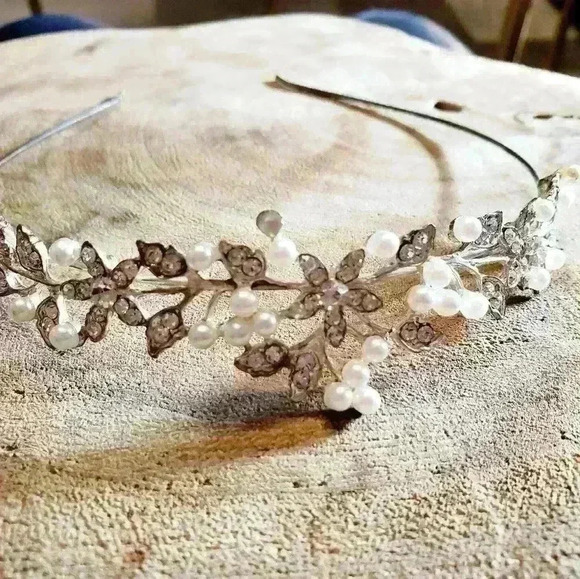 Tiara - Picture 4 of 6